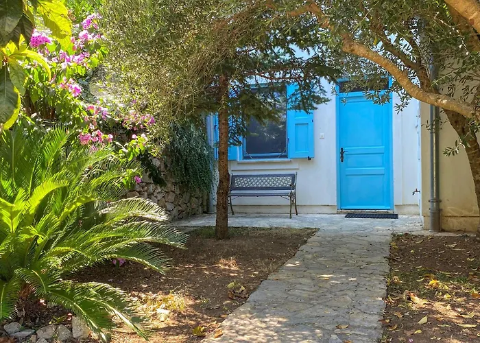 1 Bedroom Lovely In Apartment Nerezine